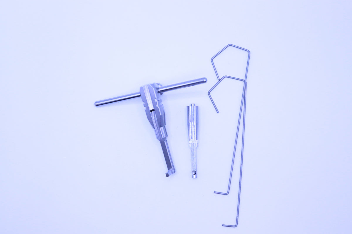 Curtain lock tool