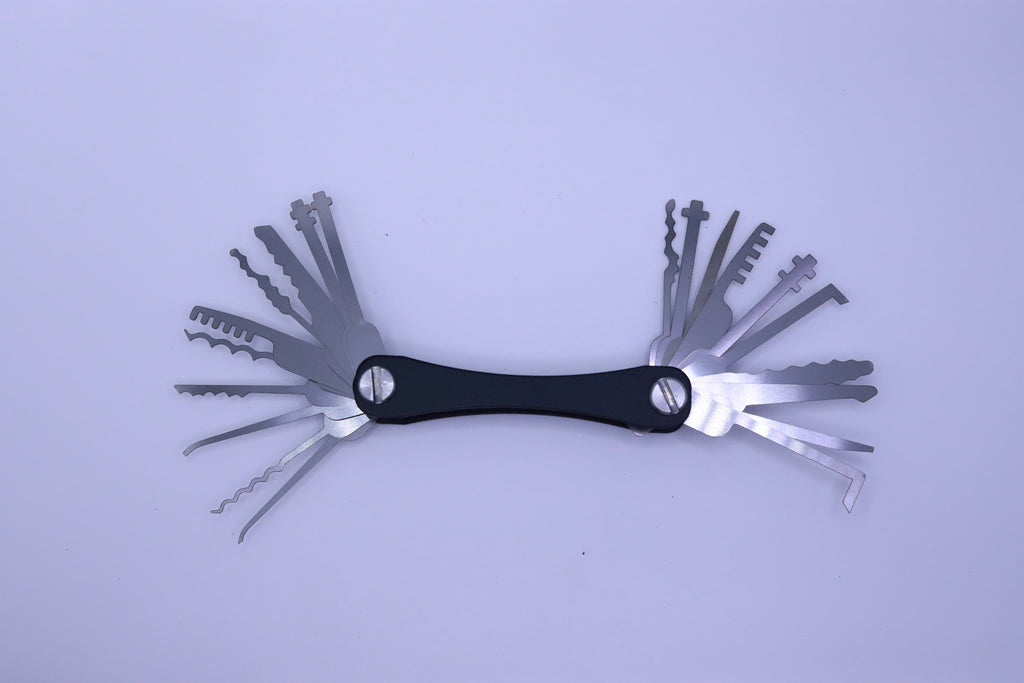 Multifunctional folding key